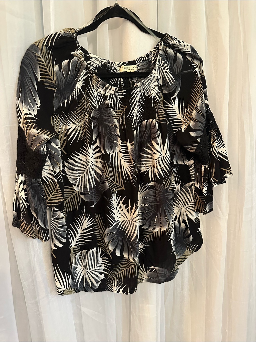 Studio West Apparel Women's Black Tropical Print Blouse